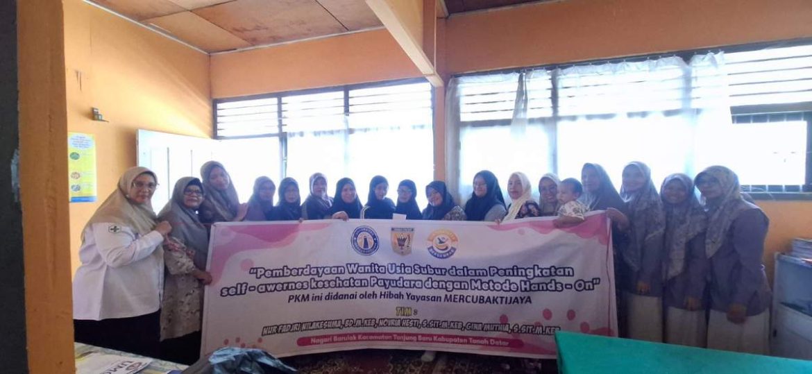 Tim Dosen Universitas Mercubaktijaya berfoto bersama saat melaksanakan kegiatan pengabdian masyarakat di Nagari Barulak, Kecamatan Tanjung Baru, Tanah Datar.
