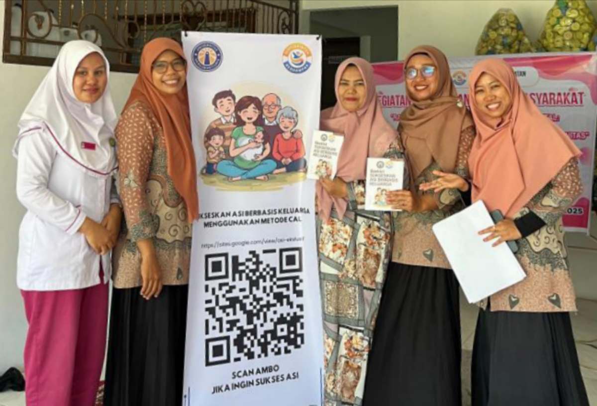 Tim dosen dan mahasiswa Prodi S1 Kebidanan Universitas Mercubaktijaya berfoto bersama, saat melakukan pendampingan ibu hamil dalam penggunaan aplikasi CAL untuk edukasi menyusui di TPMB Bidan Silvia Novasari, Balai Gadang, wilayah kerja Puskesmas Airdingin, Kecamatan Koto Tangah, Kota Padang.