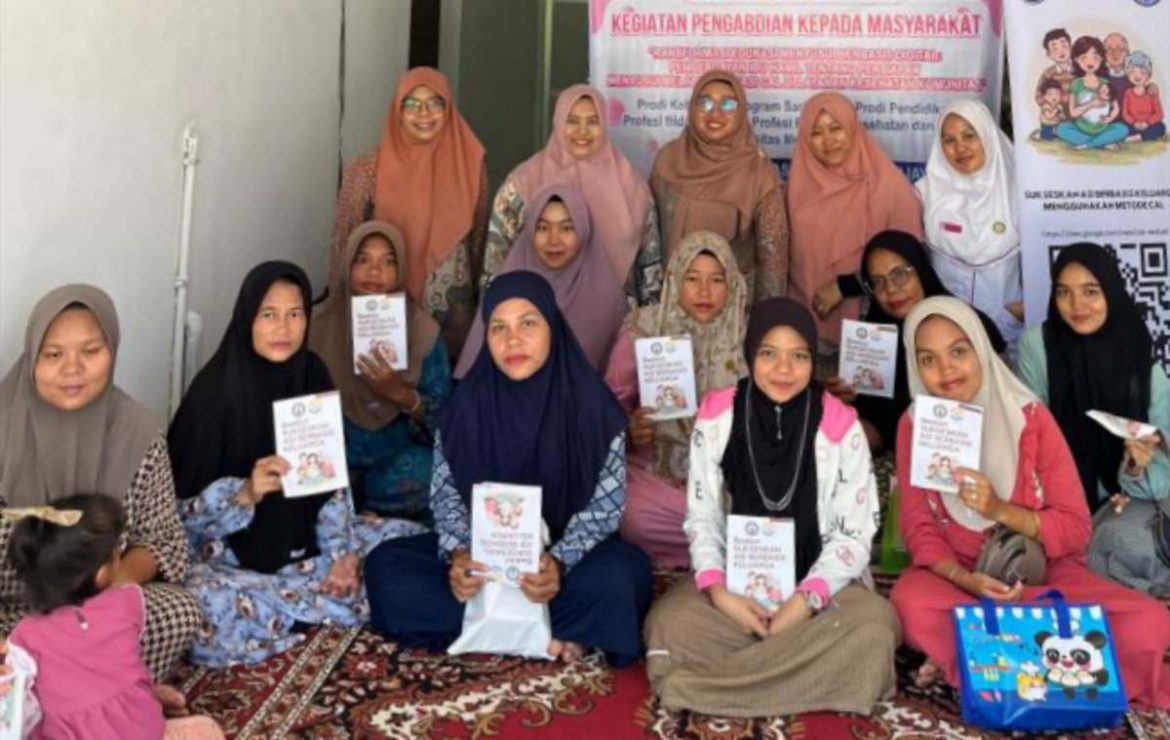 Tim dosen dan mahasiswa Prodi S1 Kebidanan Universitas Mercubaktijaya berfoto bersama, saat melakukan pendampingan ibu hamil dalam penggunaan aplikasi CAL untuk edukasi menyusui di TPMB Bidan Silvia Novasari, Balai Gadang, wilayah kerja Puskesmas Airdingin, Kecamatan Koto Tangah, Kota Padang.