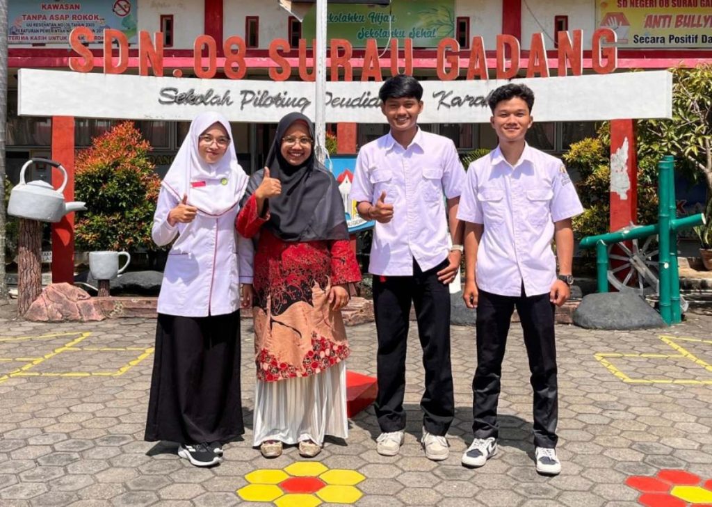 Tim pengabdian masyarakat Universitas Mercubaktijaya mengedukasi siswa SD 08 Surau Gadang Padang tentang pencegahan kekerasan seksual melalui komik digital interaktif berbasis budaya Minangkabau.