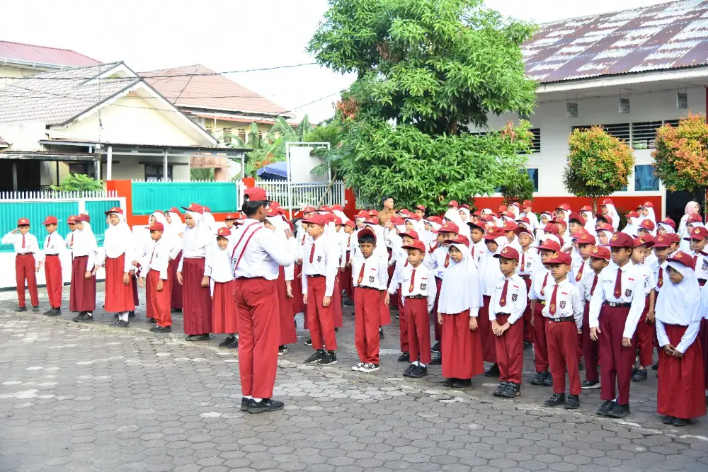 Sebanyak 302 siswa SDN 30 Kubu Dalam kelas 1 hingga kelas 6 mengikuti upacara pembukaan Kelas Inspirasi Padang ke-10.