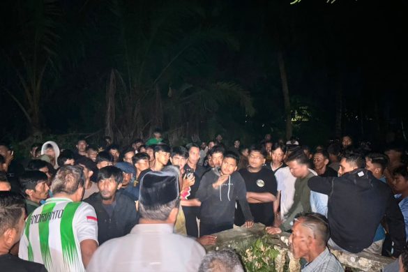 Ratusan Warga Gunung Malintang Demo Tolak PETI, Pondok Tambang Dibakar