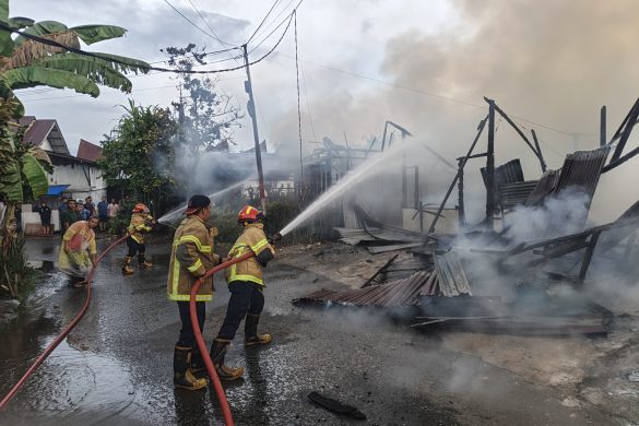 Kebakaran di Payakumbuh Barat, 5 Bangunan Hangus, 1 Pria Alami Luka Bakar