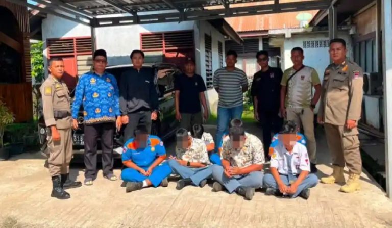 Ketahuan Bolos! 7 Pelajar di Lubuk Kilangan Padang Digiring ke Kantor Camat