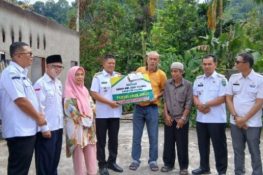 Dua Rumah Terbakar, Pemkab Pasaman dan BAZNAS Salurkan Bantuan