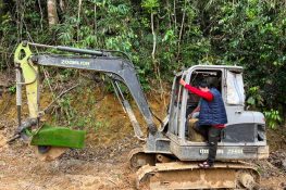 Gerebek PETI di Solsel, Polda Sumbar Sita Alat Berat dan Tangkap Dua Operator