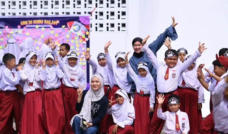 “Bu, Tulang Saya Difoto Nanti Kulitnya ke Mana?” Tawa Pecah di Kelas Inspirasi Padang ke-10 SDN 30 Kubu Dalam