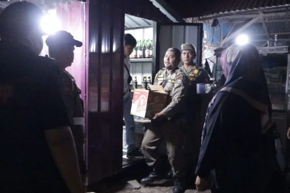 Satpol PP Padang Sita Miras Ilegal, Jaring Pengunjung Tanpa Identitas