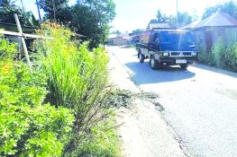 Tabrak Lari, Pemotor Tewas Digilas Truk Tangki