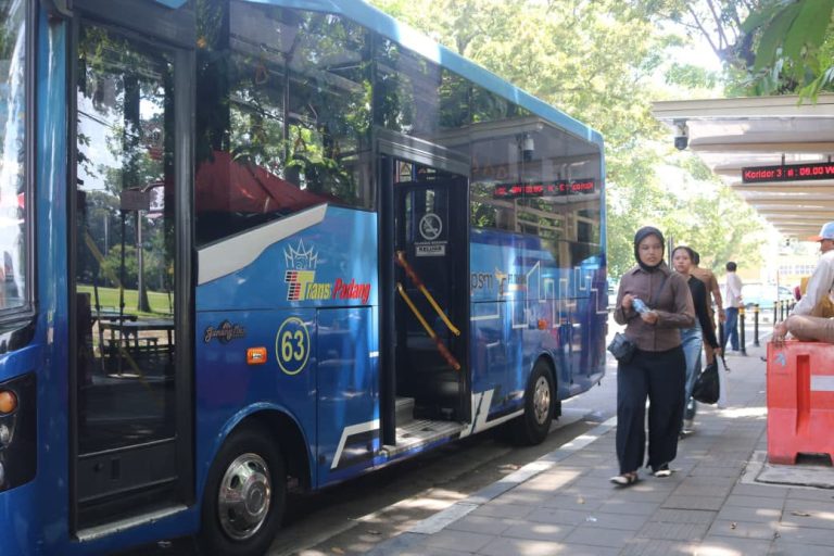 Trans Padang Berlakukan Tarif Rp1 Sehari Penuh
