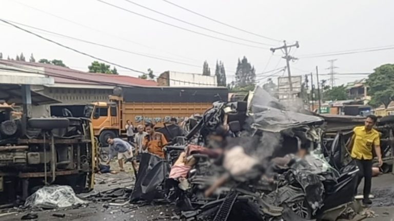 Truk Rem Blong Picu Tabrakan Beruntun di Sibolangit, 4 Tewas 8 Luka