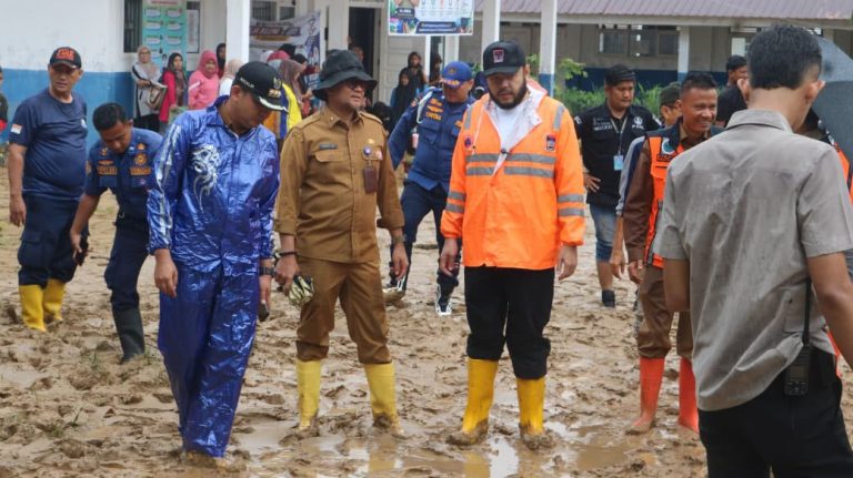 92 Sekolah Terdampak Banjir, Pemko Padang Targetkan Bersih dalam Dua Hari