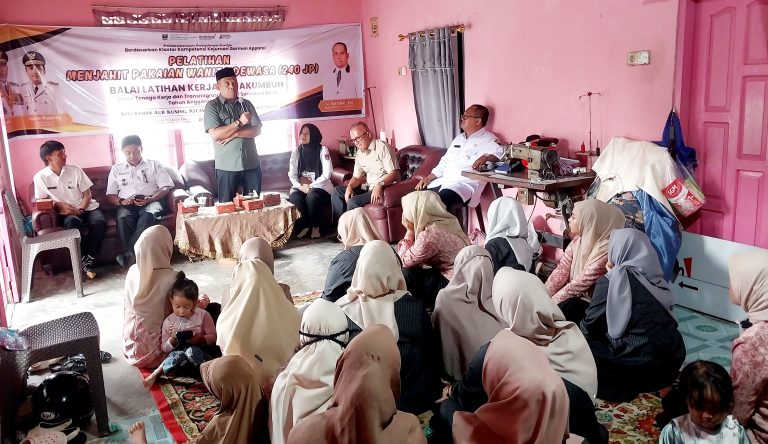 Pelatihan Menjahit di Bukittinggi Terkendala Mesin, Rafdinal Cari Solusi