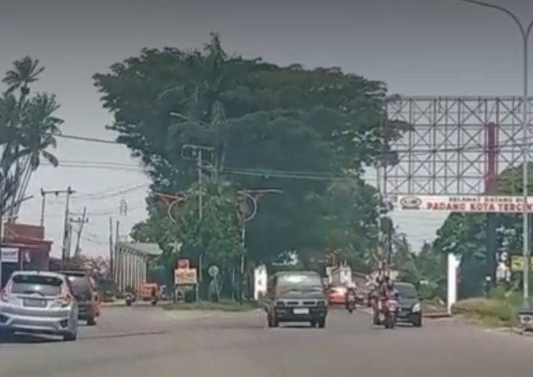 Padang Berkabut, DPRD Minta Warga Tak Terburu-buru Sebut Kabut Asap