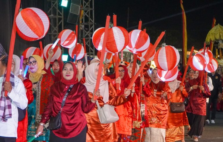 Festival Telong-Telong Meriahkan Pembukaan HJK Padang