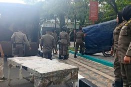 Trotoar Batang Arau Dibersihkan dari Lapak PKL Menjelang HJK