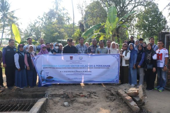 KKP Tebar 101 Ribu Benih Lele untuk Korban Bencana di Padang
