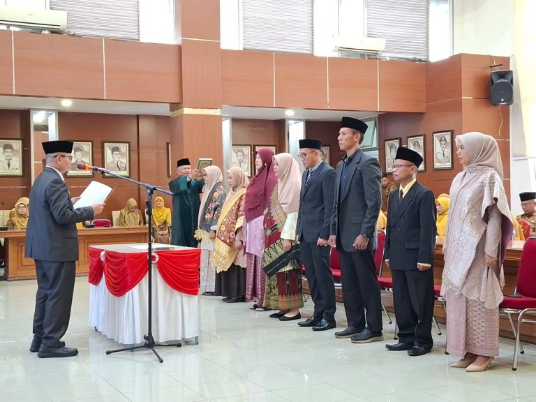 Wawako Ibnu Asis Lantik Delapan Pejabat Pemko Bukittinggi