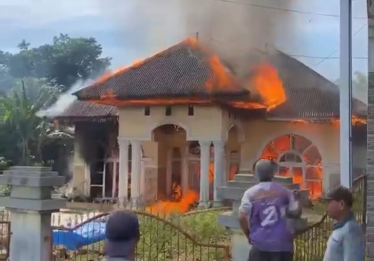 Rumah Mewah di Mungo Ludes Dilalap ‘Si Jago Merah’