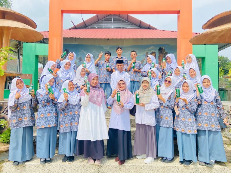 Mantapkan Jiwa Wirausaha Siswa, MAN 3 Padang Luncurkan Produk Sabun Cuci Piring