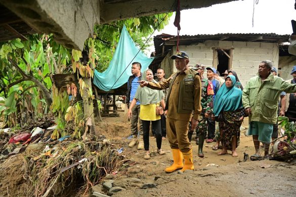 Mahyeldi Tinjau Banjir Kuranji, Aliran Sungai Jadi Prioritas Penanganan