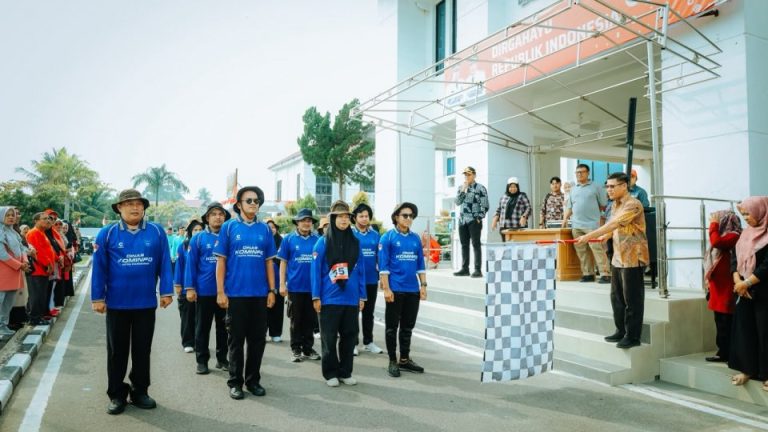 Atribut Unik dan Yel-yel Warnai Lomba Gerak Jalan HUT RI di Pariaman