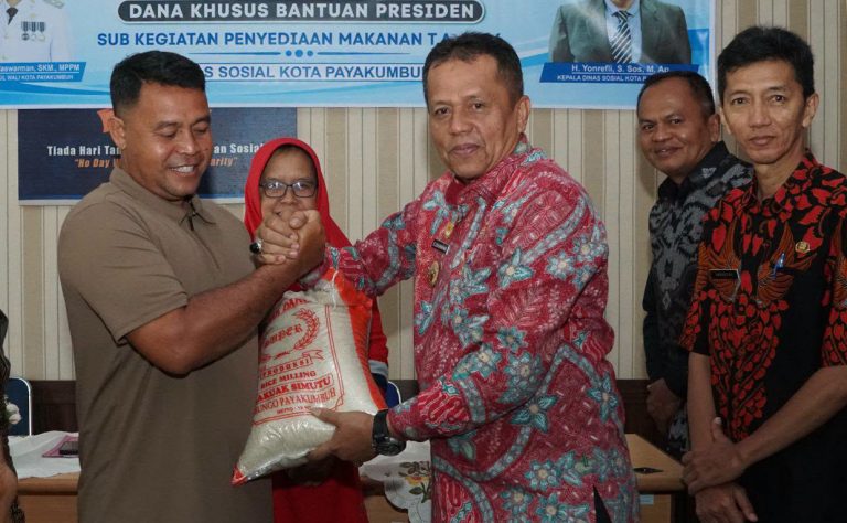 Pemko Payakumbuh Salurkan Bantuan Presiden untuk 30 Warga