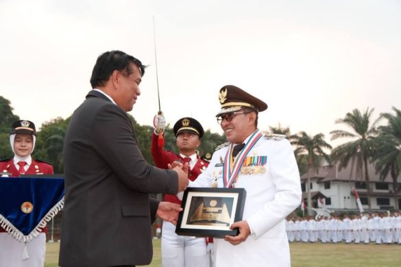 Bupati Eka Putra Terima Penghargaan Kartika Pamong Praja Muda dari IPDN
