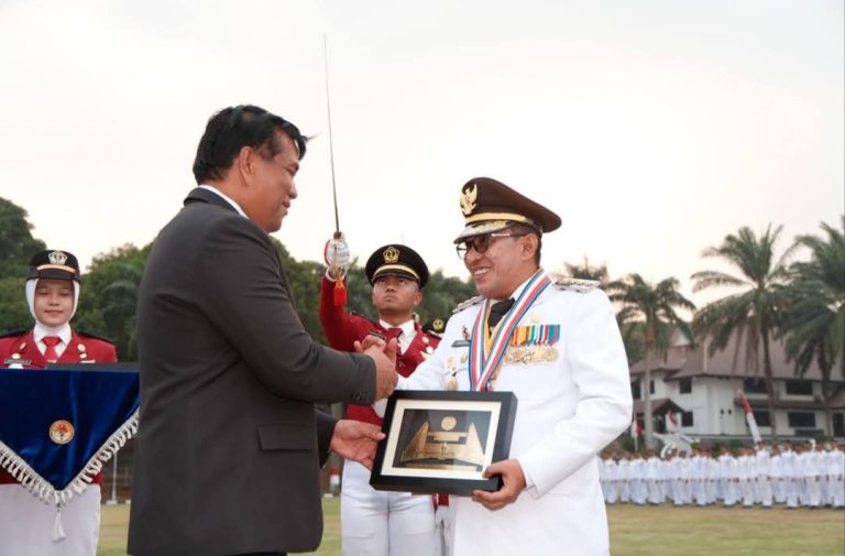 Bupati Eka Putra Terima Penghargaan Kartika Pamong Praja Muda dari IPDN