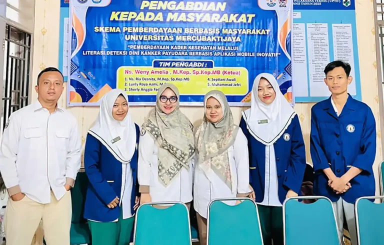 Tim Universitas Mercubaktijaya Latih Kader Posyandu Korong Gadang Deteksi Dini Kanker Payudara Berbasis Aplikasi Mobile