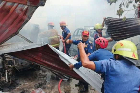 Kebakaran di Dadok Tunggul Hitam, Bangunan dan Sejumlah Kendaraan Hangus