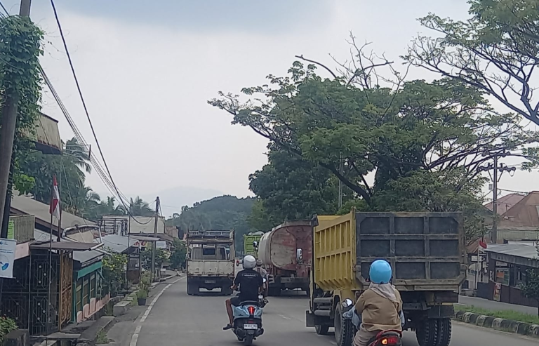 Udara Padang Kabur, BMKG Sebut Partikel Polutan Terbawa dari Selatan