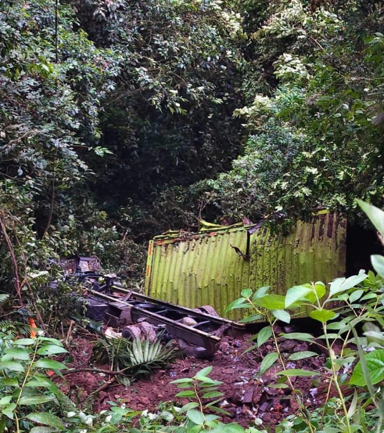 Kecelakaan Beruntun di Lurah Barangin Bonjol, Dua Penumpang Minibus Luka-luka