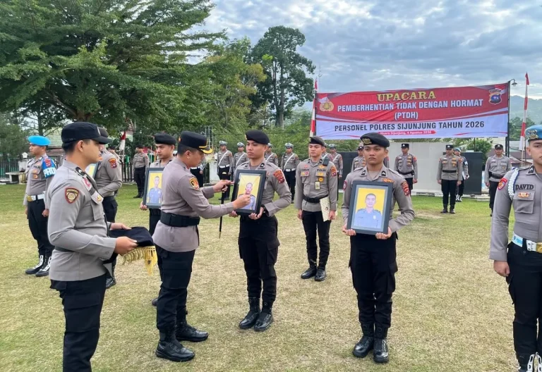 Kecanduan Judi Daring, Empat Personel Polres Sijunjung Dipecat