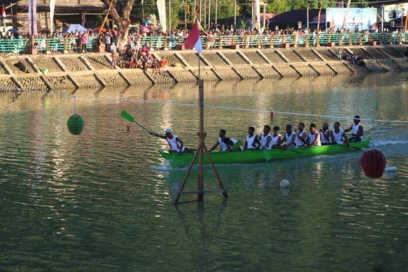 Selaju Sampan Tradisional HJK Padang Jadi Ajang Regenerasi Atlet Dayung Muda