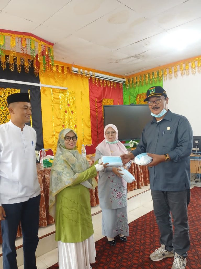 Kabut Asap Ganggu Kualitas Udara, Daswippetra Salurkan 20 Ribu Masker untuk Warga dan Pelajar Solok