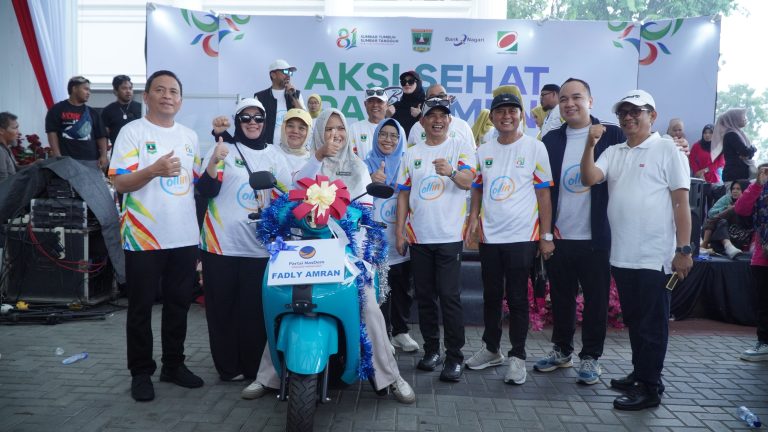 Jalan Sehat HUT Sumatera Barat, “kado” dari Fadly Amran jadi Hadiah Utama