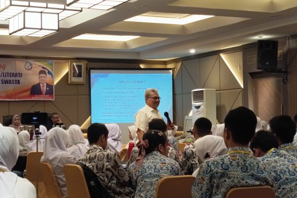 Pelatihan Literasi Siswa SMA, Ketua DPRD Sumbar Dapat Pertanyaan Menggelitik