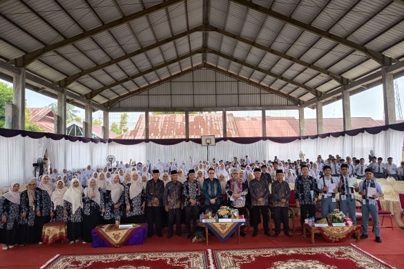 Dari Buruh Bangunan hingga Ketua DPRD Sumbar, Muhidi Motivasi Siswa SMA 15 Padang Berani Bermimpi